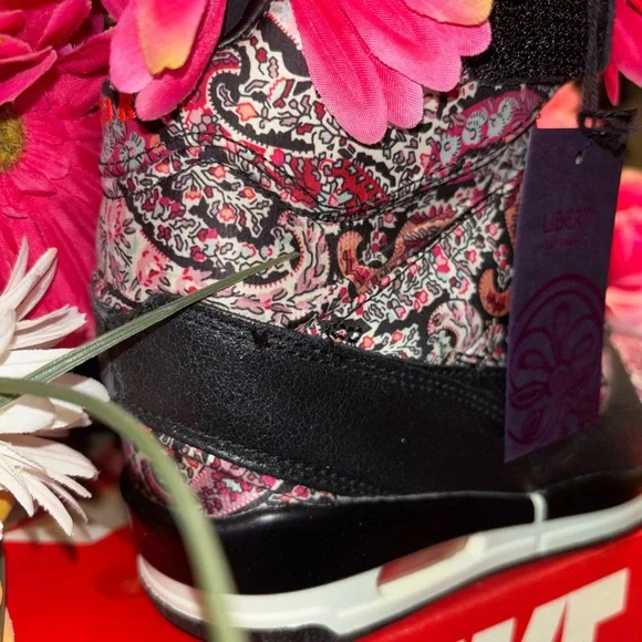 Nike Women’s Sneakers - Picture 7 of 14